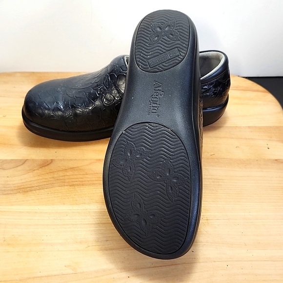 Alegria Keli Azure Leaded Glass Clogs - Picture 7 of 11